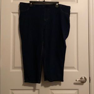 Avenue capris nwot
